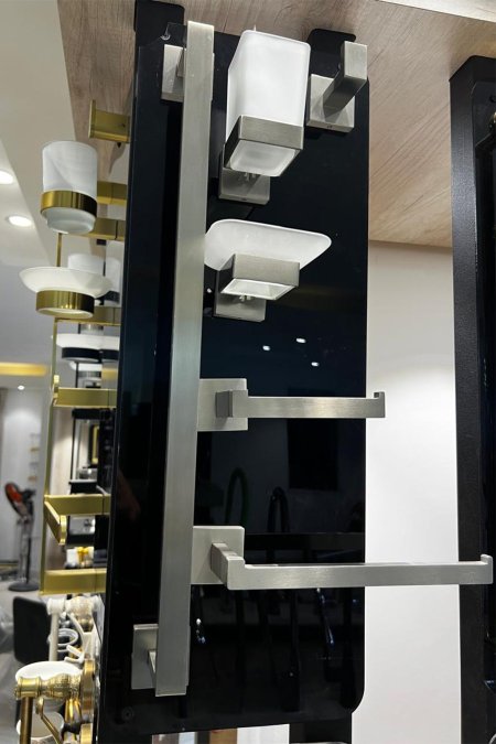 طقم إكسسوارات حمّام جداري ستانلس – مربّع مودرن